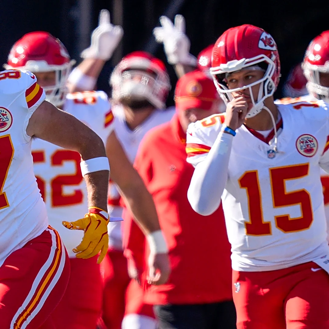 Mahomes, Kelce make stylish entrance for matchup against Chargers