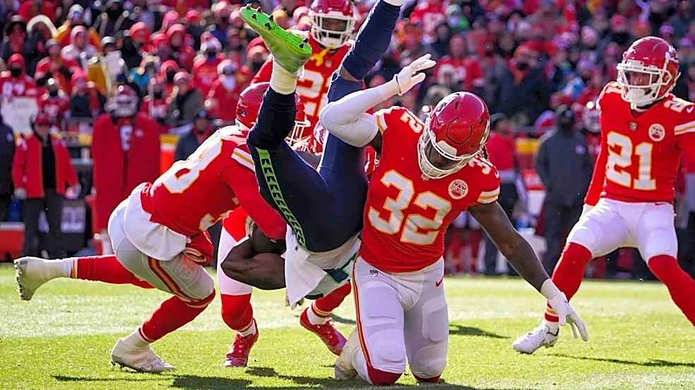 Fan-favorite Chiefs LB set franchise record in Week 6 win vs. Chargers