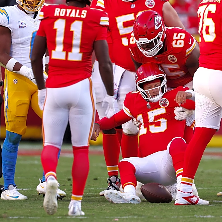 Will Trey Smith play today? Status update for Chiefs OL in Week 7