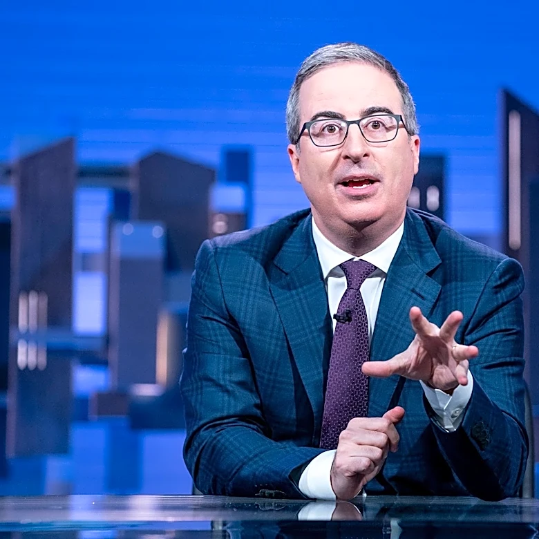 John Oliver calls WCPO anchor's response to live crash 'completely appropriate'