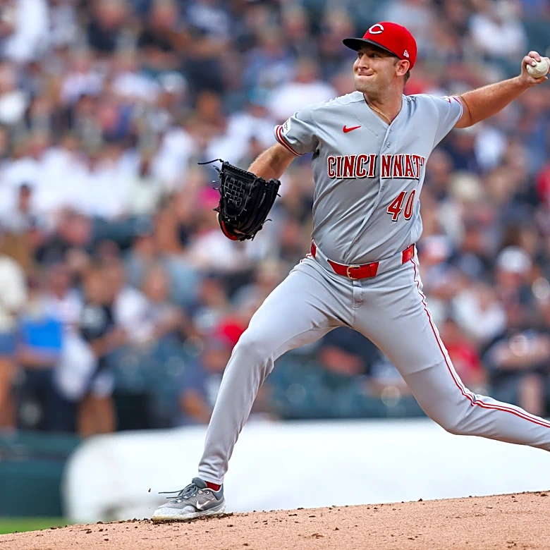 Holy Cow, Reds come back to beat pope-inspired White Sox in extras
