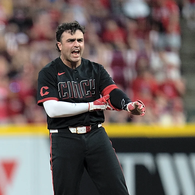 Reds, White Sox benches, bullpens empty in fiery series finale