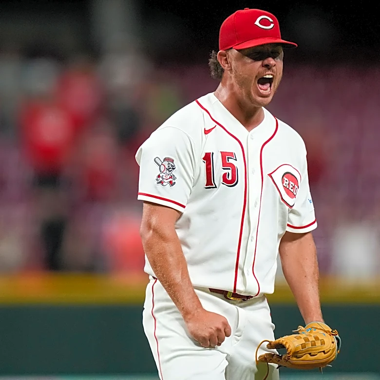 Reds closer Emilio Pagán sidelined by hand soreness, to be evaluated