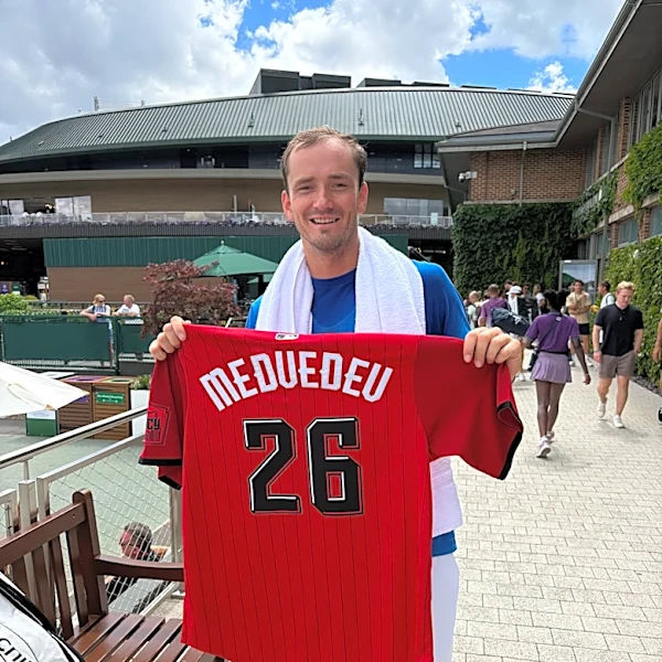 Reds fan, No. 4 seed Medvedev ousted with flare up at Cincinnati Open