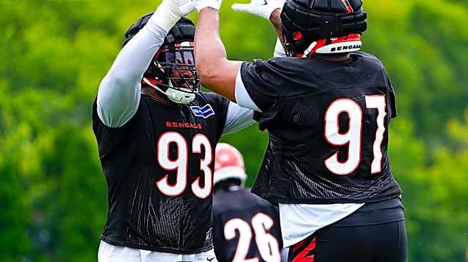 Dexter Lawrence intercepts Caleb Williams at Bengals-Bears practice