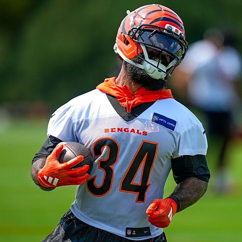 Samaje Perine takes huge hit in practice from Bengals' Dexter Lawrence