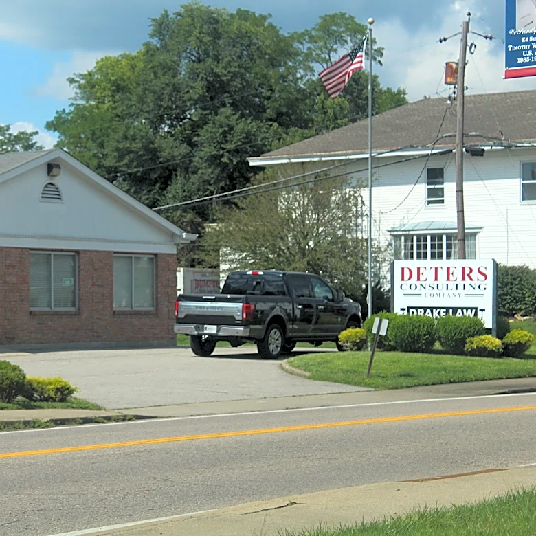 Disbarred lawyer accused of handing out checks for fake settlements, theft