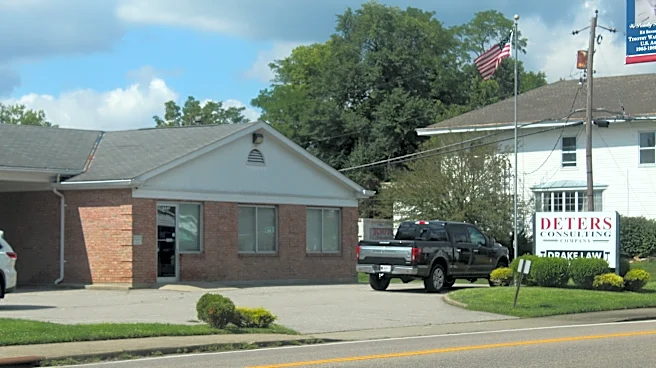 Disbarred lawyer accused of handing out checks for fake settlements, theft