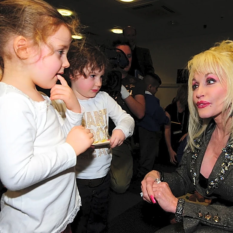 Dolly Parton's coat of many colors is the America we need | Opinion