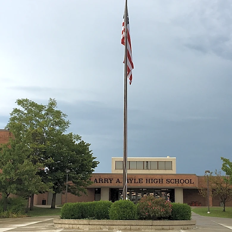2 Kentucky students arrested after gun reported in restroom