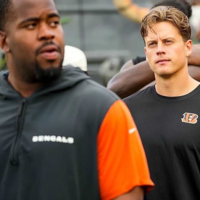 Joe Burrow, Bengals teammates eat Del Rossi's Cheesesteak pregame meal