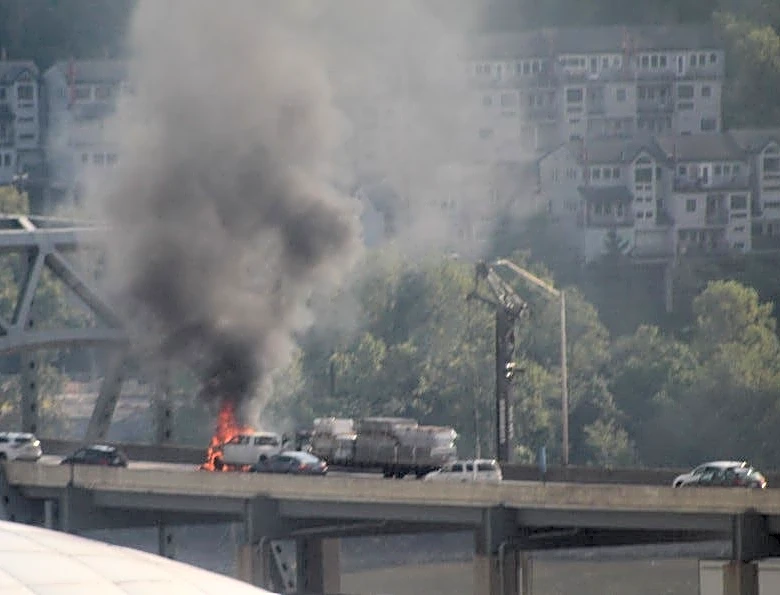 Fire on the Brent Spence Bridge, Cincinnati Fire Department responding