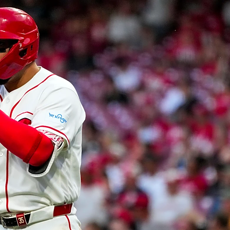 Cincinnati Reds score late to beat San Diego Padres