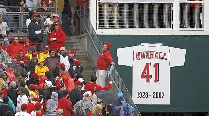Joe Nuxhall memorial golf outing draws big names