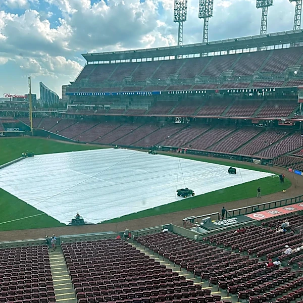 Start of Cincinnati Reds-Milwaukee Brewers series opener delayed