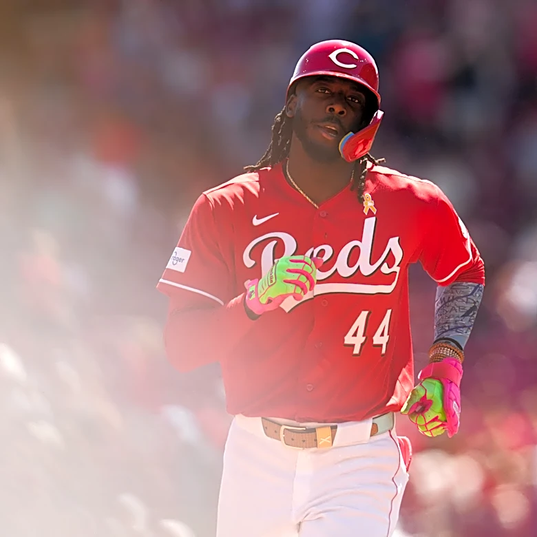 Elly De La Cruz turns 'part-time bird whisperer' during Reds' win
