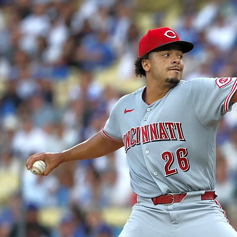 How far are Cincinnati Reds from two-time-champion Dodgers on field?