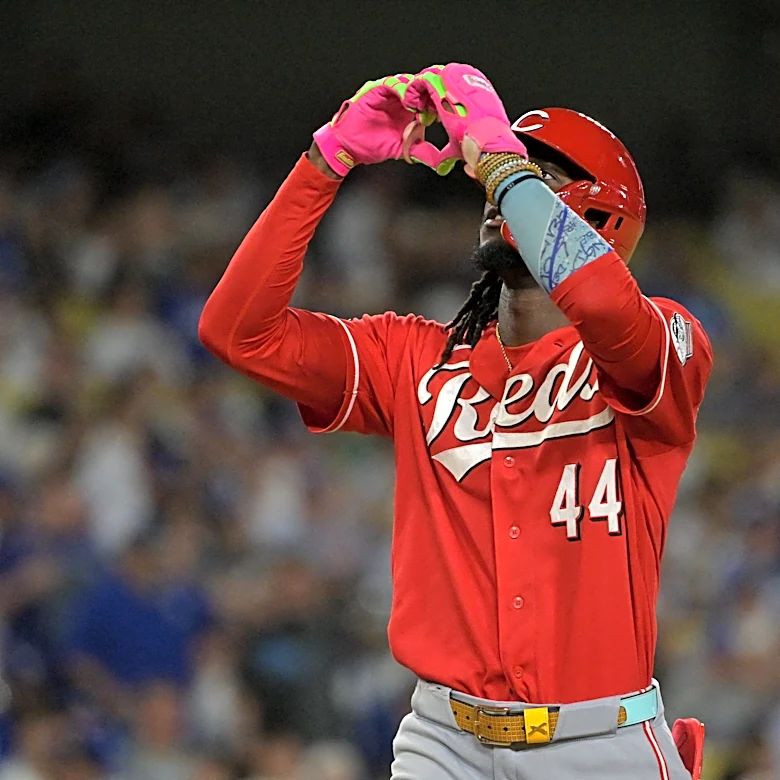 Watch Elly De La Cruz unleash jaw-dropping throw during Dodgers game