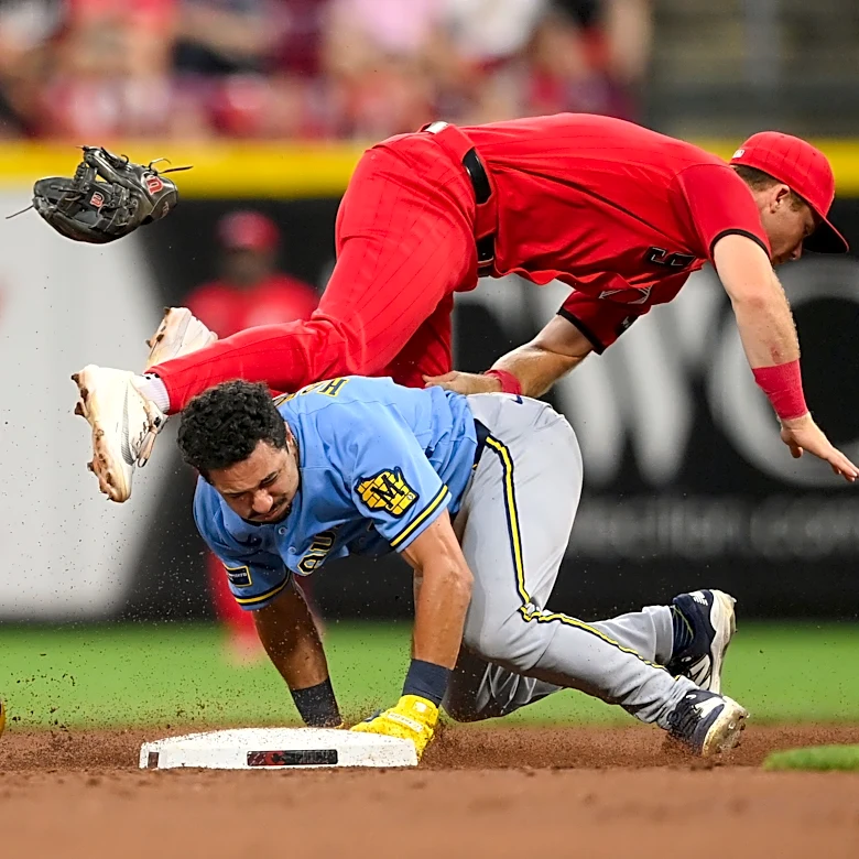 Cincinnati Reds 2B Matt McLain sidelined by shoulder soreness