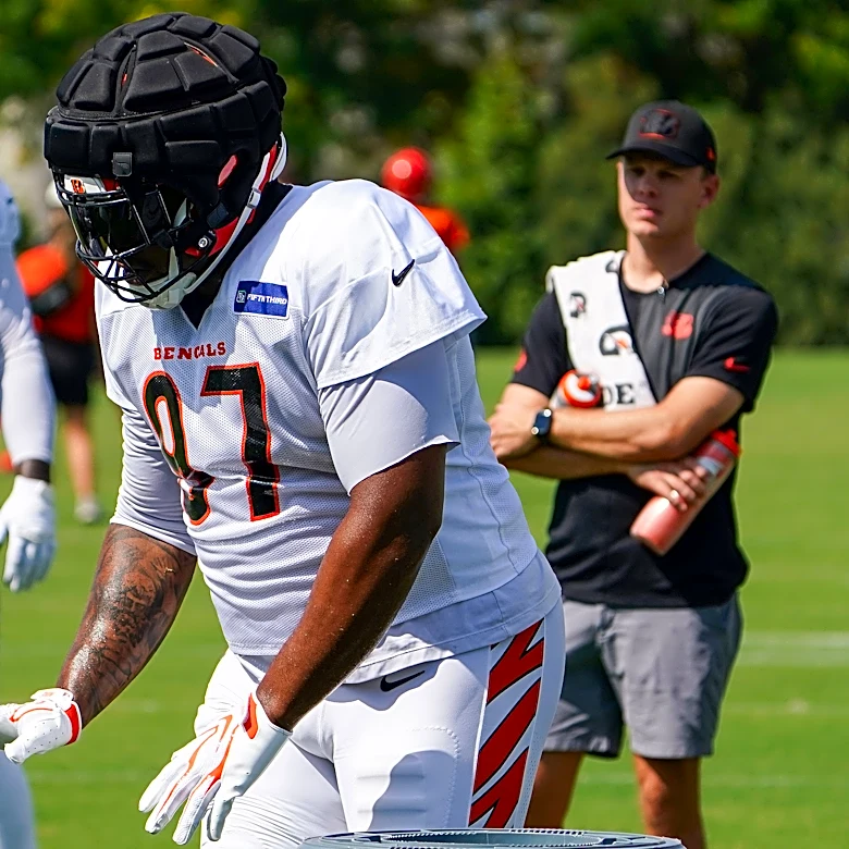 Dexter Lawrence does 'Sexy Dexy' dance for Bengals-Bucs introductions