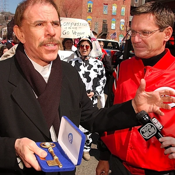 Peter Max, artist, savior of Cincinnati Freedom, famous runaway cow, dies at 88
