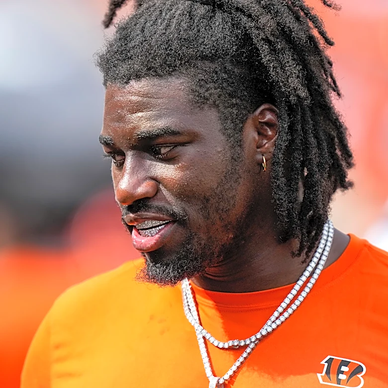 Bengals DE Shemar Stewart records his first sack of season vs Texans