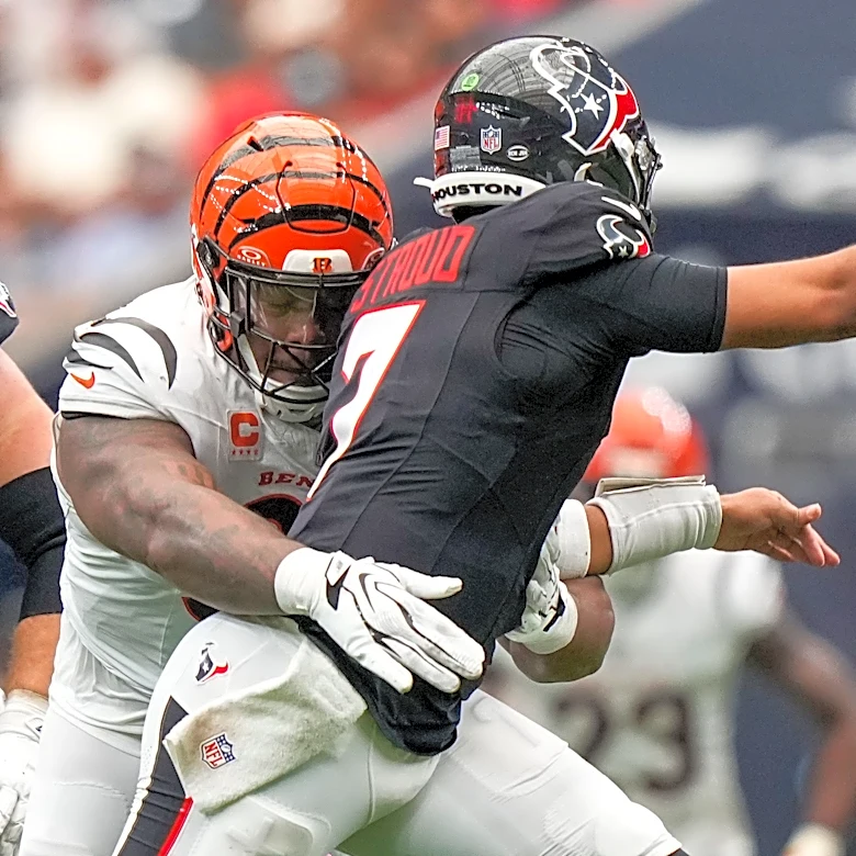Watch how trash talk from Bengals' Lawrence is at another level
