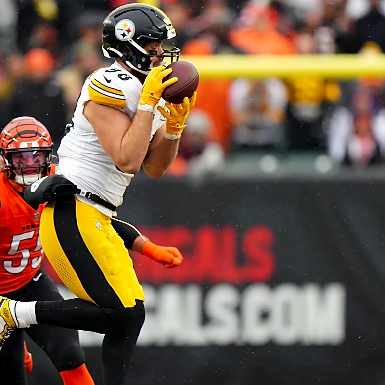 Steelers tight end Pat Freiermuth injured vs Bengals in NFL Week 3