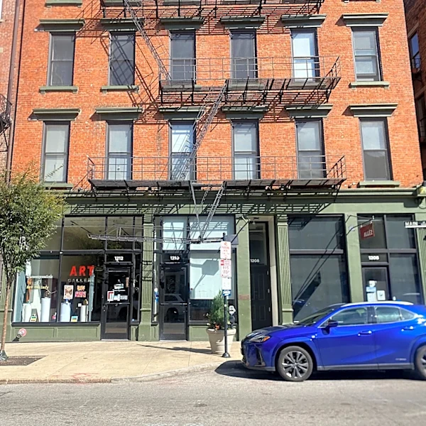 Over-the-Rhine hot dog restaurant seemingly closes without notice