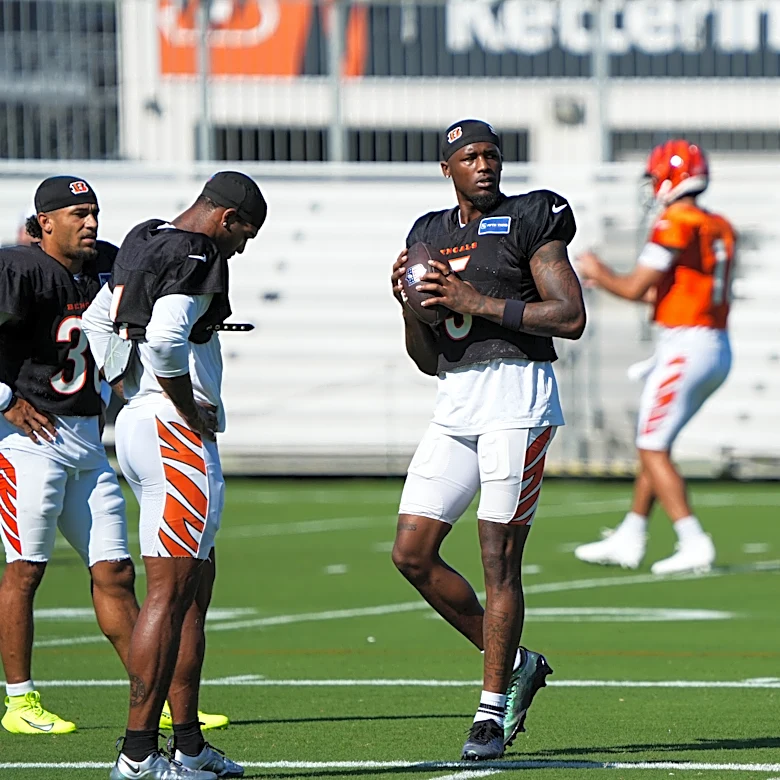 What is Tee Higgins' status for Bengals-Dolphins Sunday in Miami?