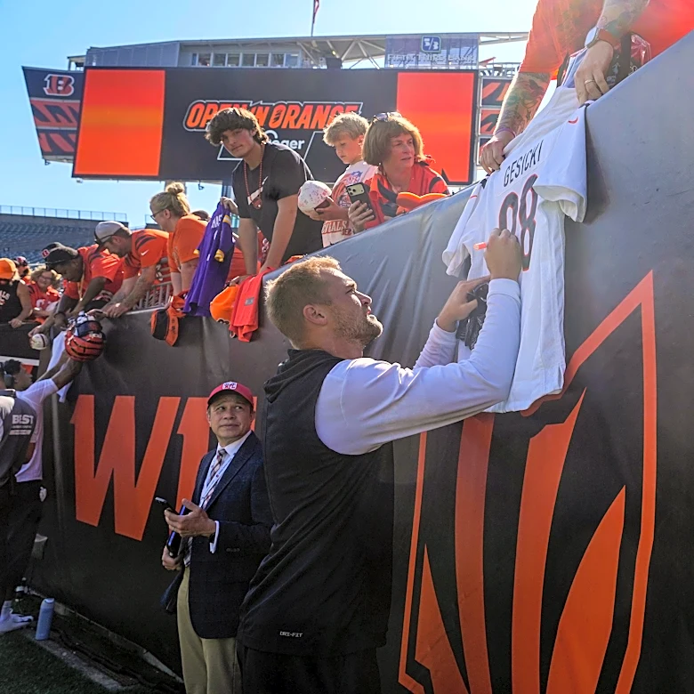 Bengals tight end Mike Gesicki injured vs Dolphins in NFL Week 5