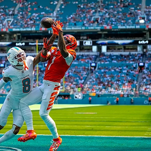 Bengals WR Ja'Marr Chase has stellar TD catch from Burrow vs Dolphins