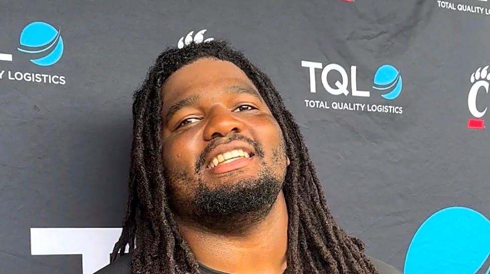 Cincinnati Bearcats defensive lineman Josh Hough out for game
