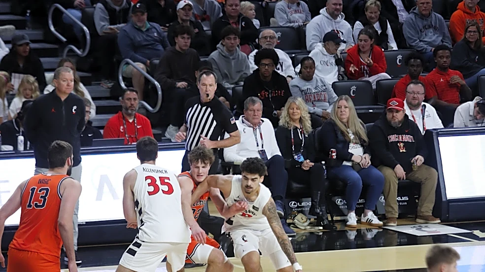 Cincinnati Bearcats aren't panicking after exhibition loss to Illinois