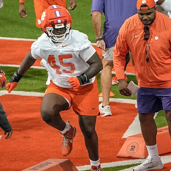 Clemson defensive tackle apologizes to Clemson after arrest