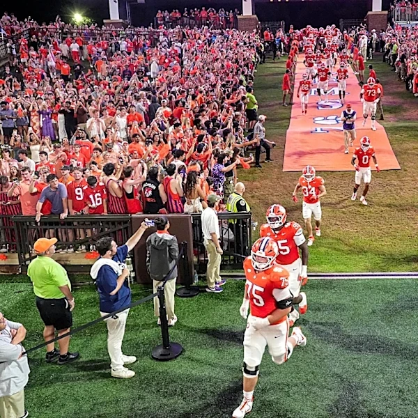 Clemson quarterback expect to miss at least a game, freshman to start