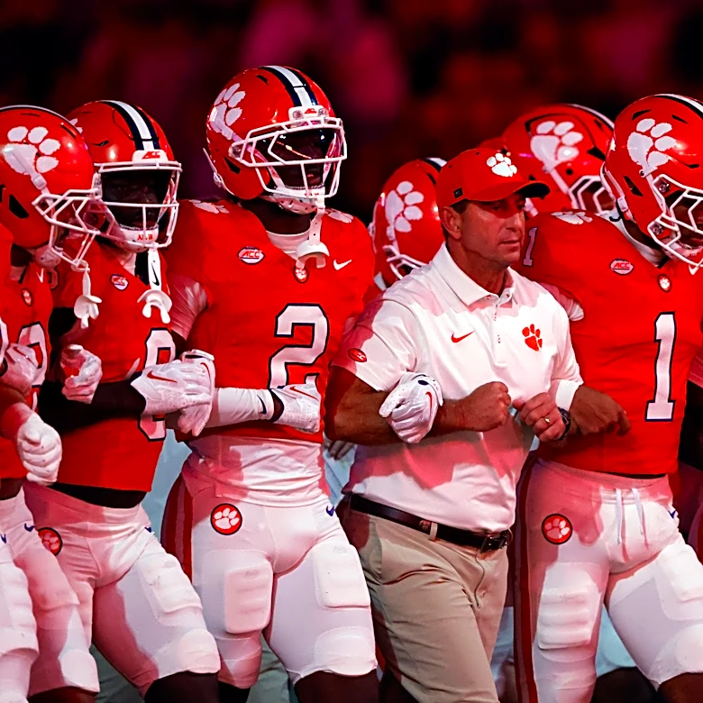 North Carolina defensive coordinator resigns ahead of Clemson matchup