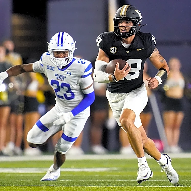 Veteran Blaze Berlowitz wins Vanderbilt's quarterback battle