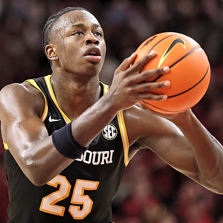 Mark Mitchell won't join Kentucky, returning to Missouri