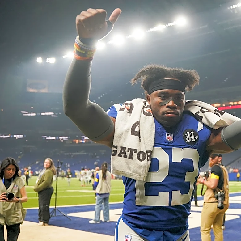 Former Colts CB Stephon Gilmore reacts to unsigned Kenny Moore II