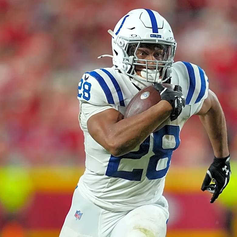 WATCH: Taylor TD gives Colts lead just before halftime vs Chiefs