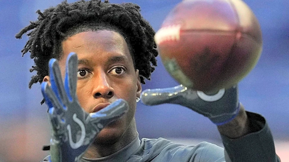 Colts CB Sauce Gardner exits game v. Titans with injury