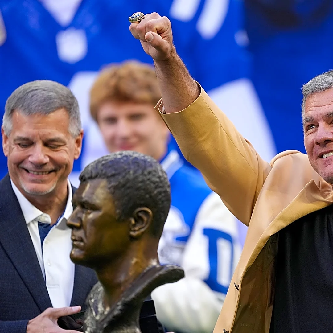 Former Colts K Adam Vinatieri inducted into Ring of Honor v. Titans