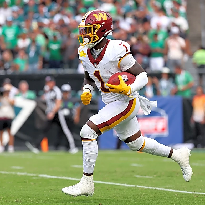 WATCH: Rachaad White gets Commanders on the board first vs Seahawks