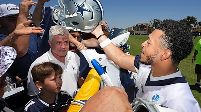 Texans sign former Cowboys feel-good story, hope to unlock college version