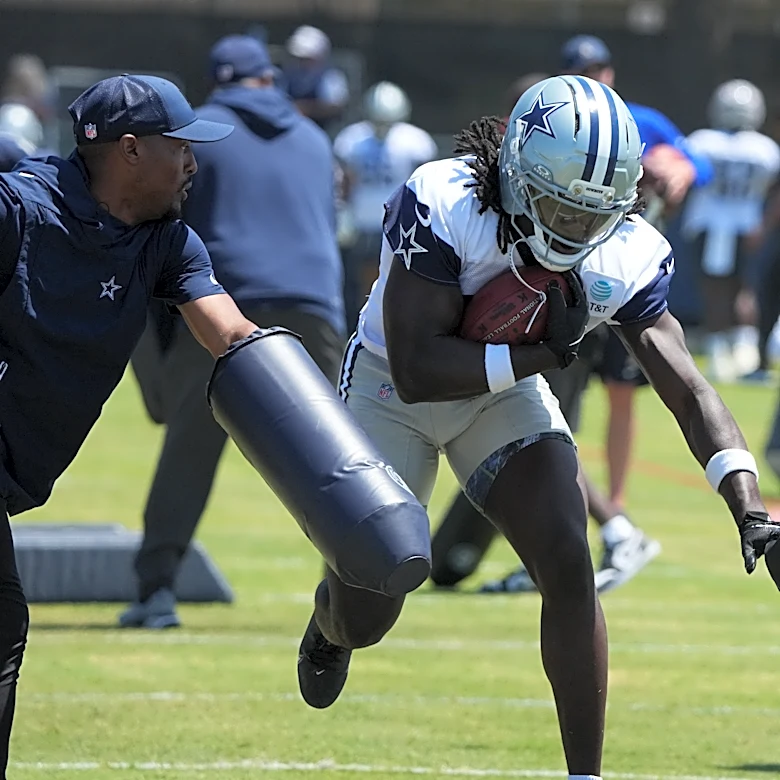 Cowboys move Malik Davis to IR; call up practice squad RB to 53-man roster