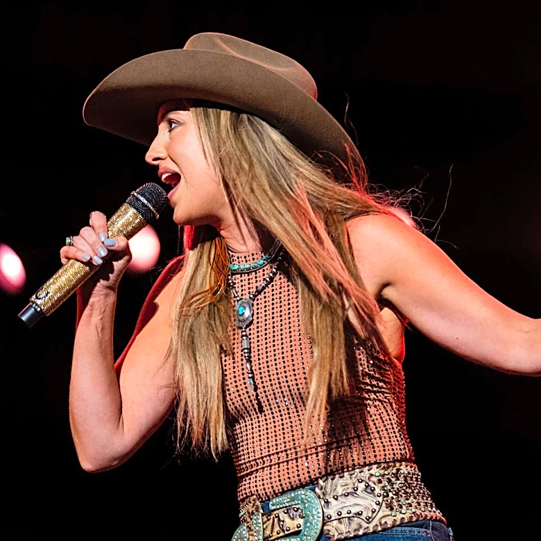 Chris Stapleton, Lainey Wilson get country music rocking at Ford Field
