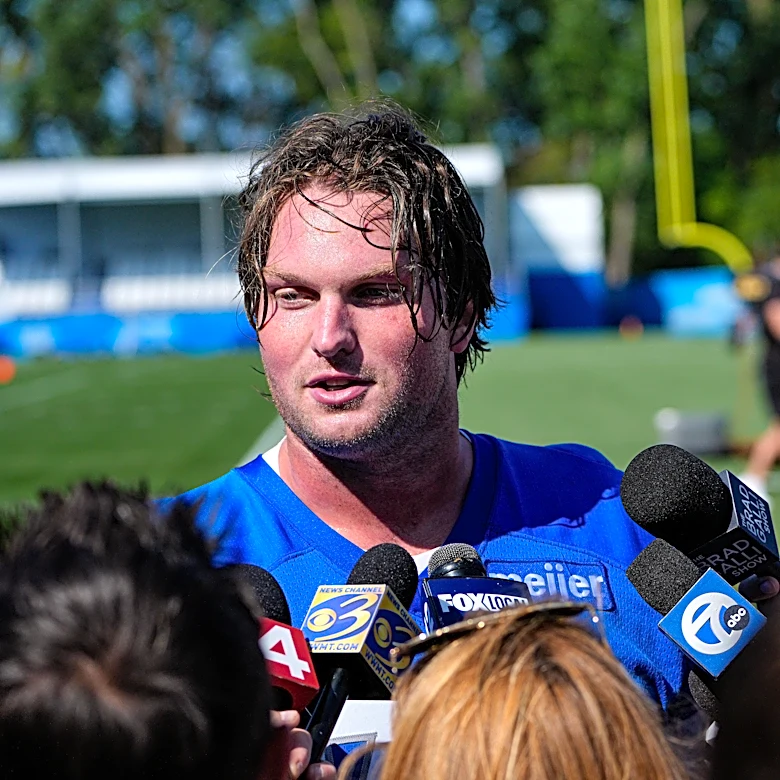 Lions OT Blake Miller solid in debut, thanks in part to Aidan Hutchinson