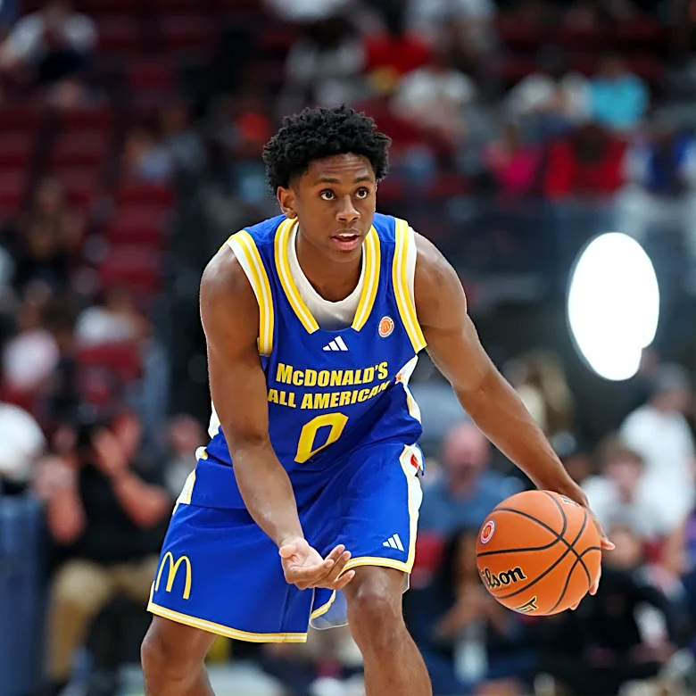 Brandon McCoy injury has him carried off court in Michigan basketball game