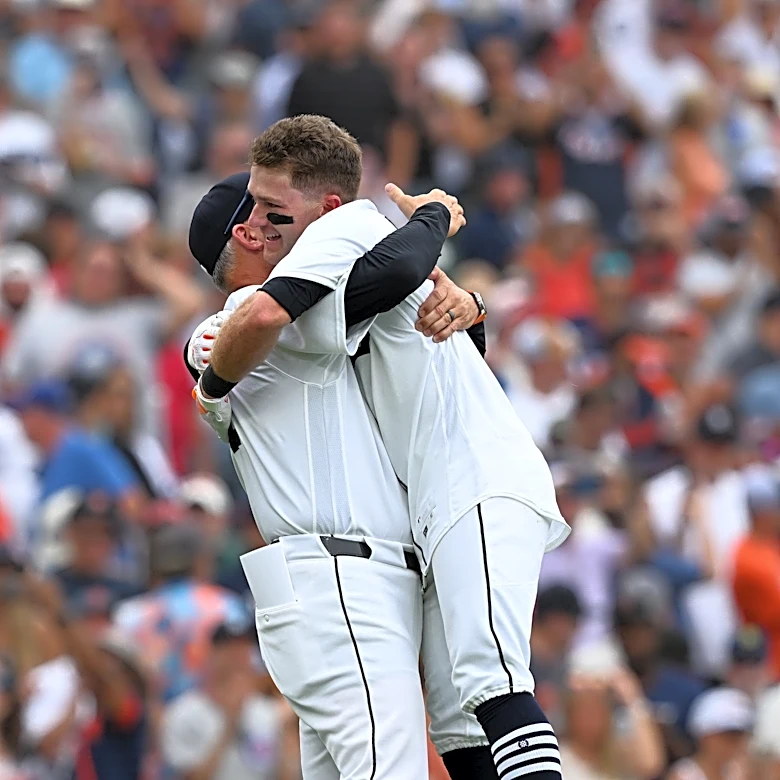 Tigers learn lessons from Dodgers on fighting through struggles